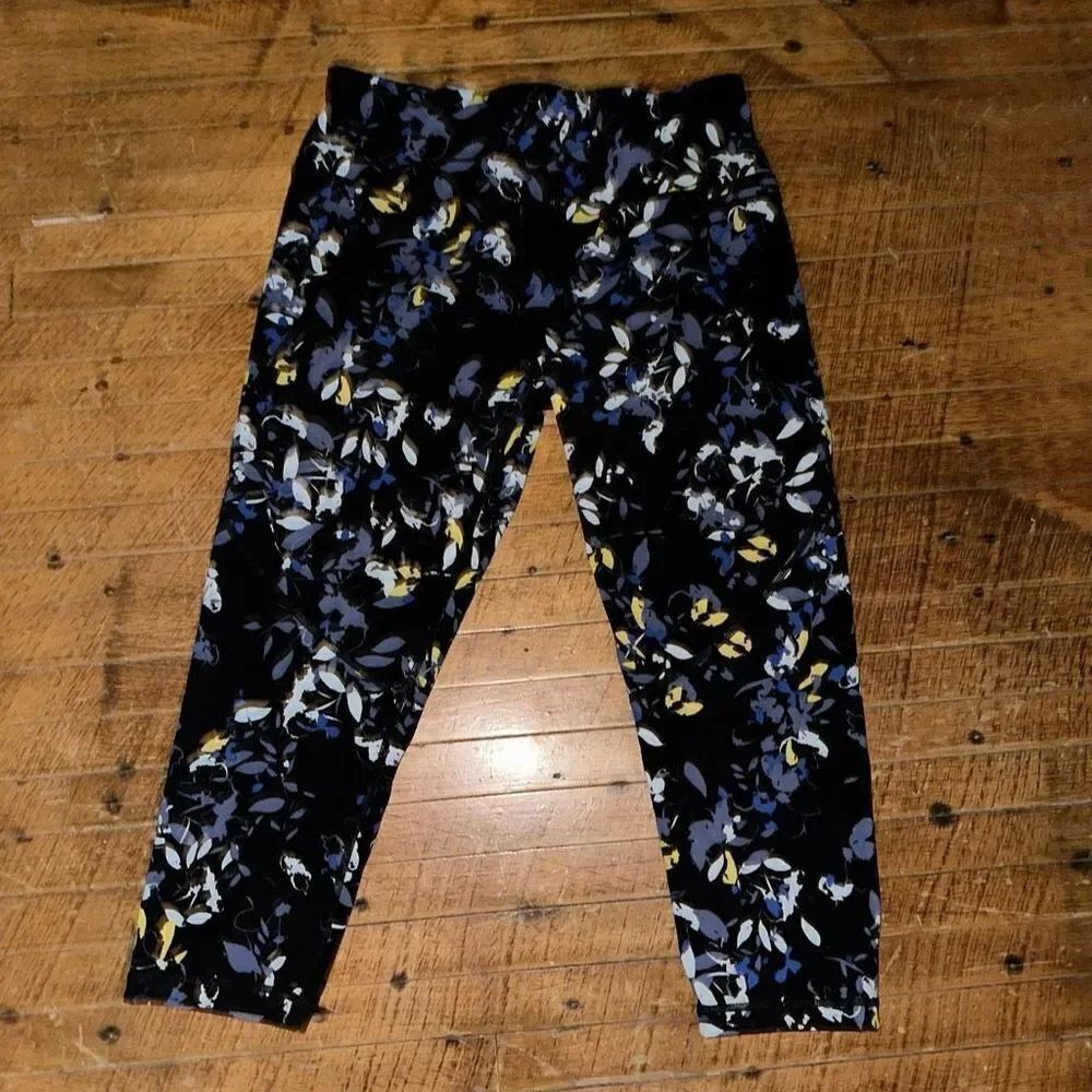 Sweaty Betty Power navy floral Athleisure crop m leggings